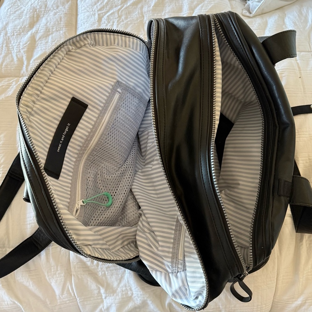 Lululemon black gym bag - Picture 9 of 14
